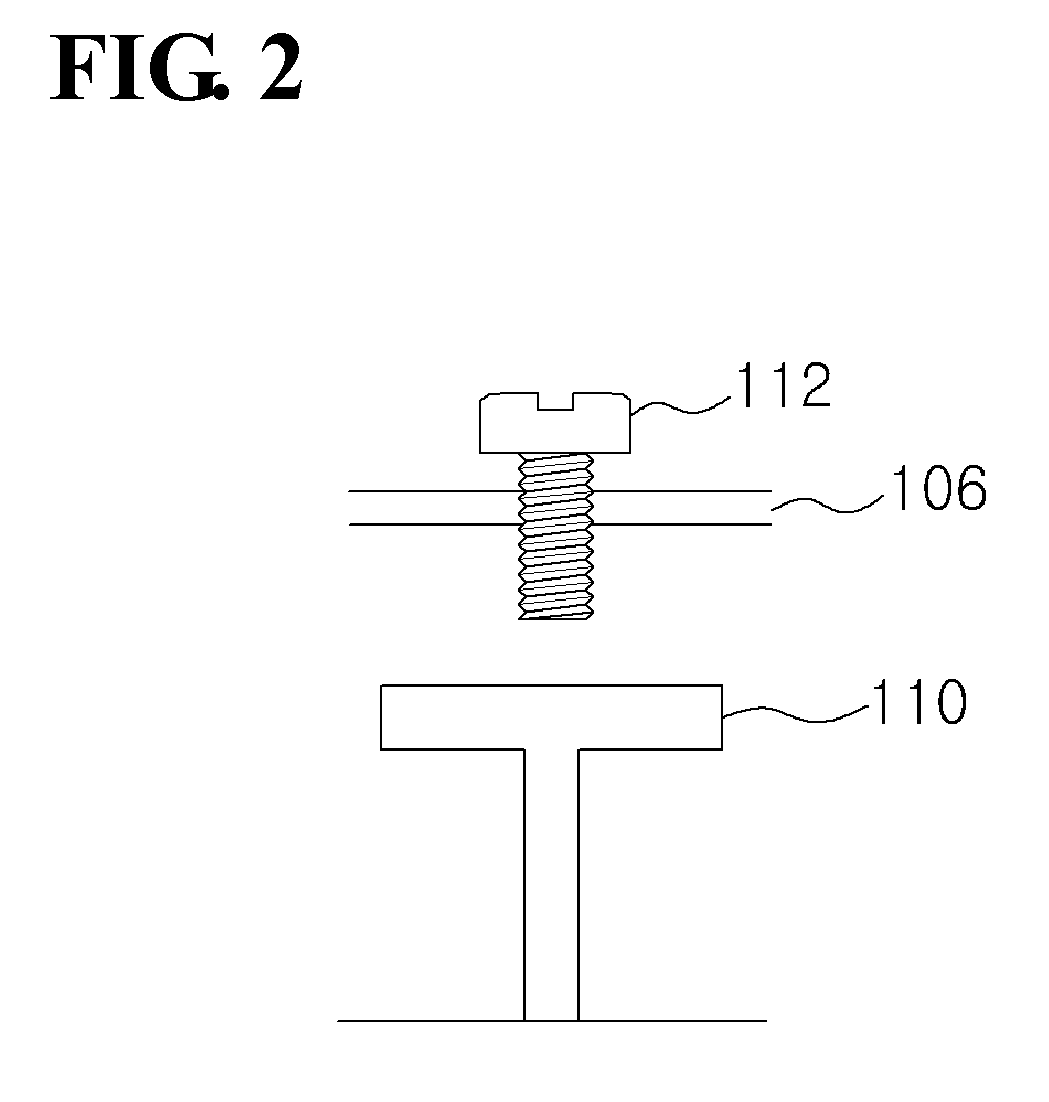 Tuning bolt ground connection structure and RF cavity filter including same