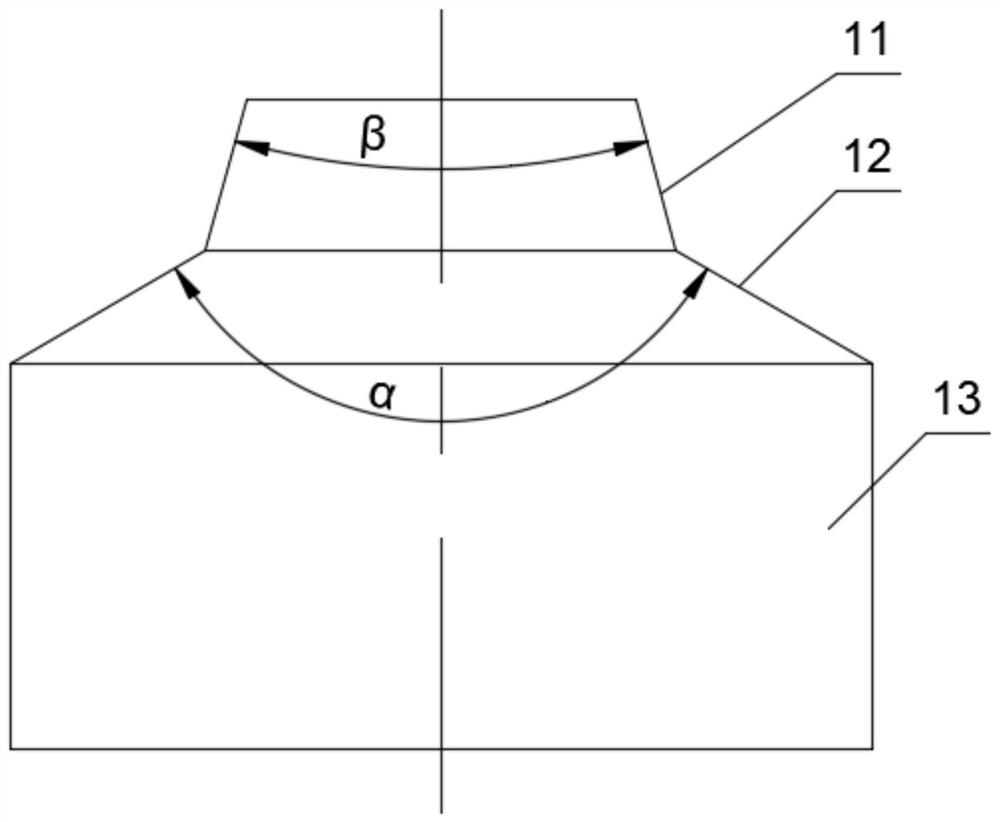 Extrusion mould used for improving fatigue strength at hole end of metal plate and method