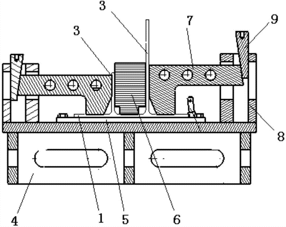 Thermal treatment deformation control method for slide rail parts with unequal heights of vertical tendons