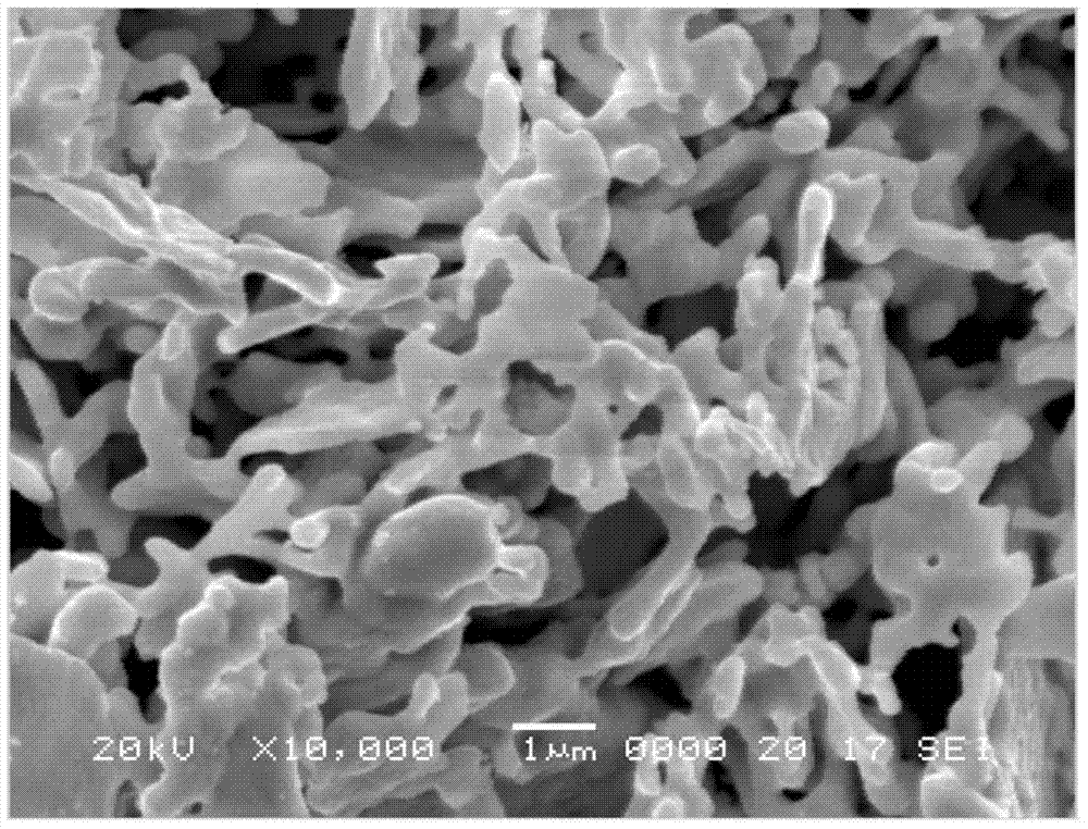 Method for preparing medium-voltage tantalum powder with improved voltage resisting performance