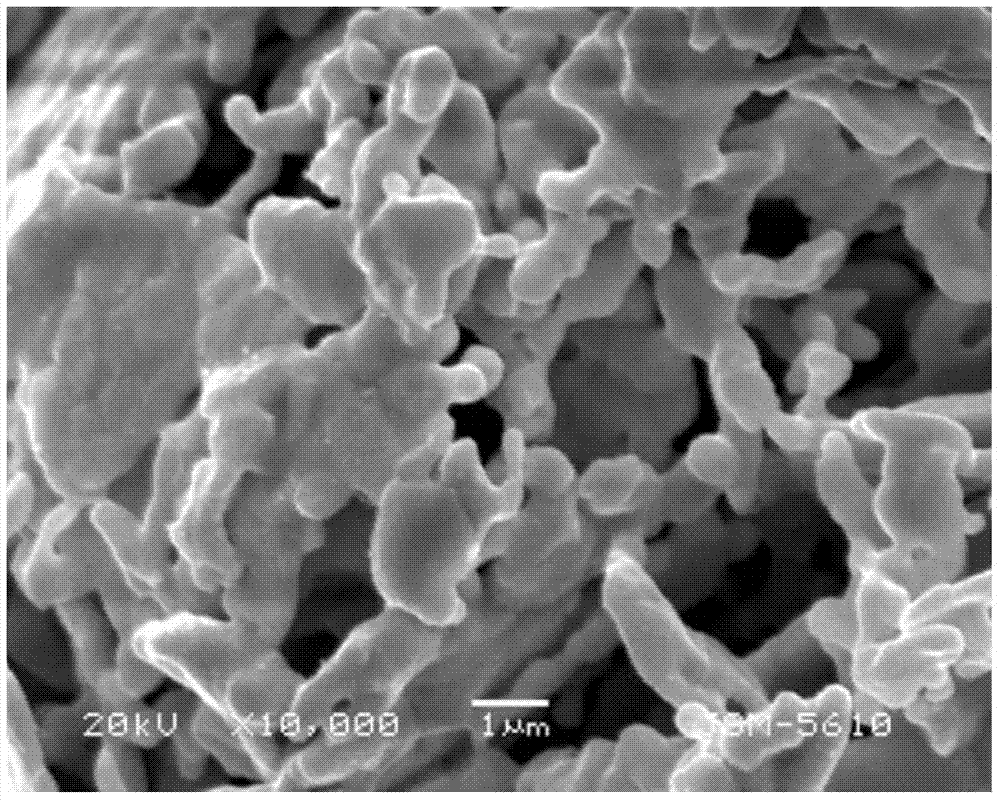 Method for preparing medium-voltage tantalum powder with improved voltage resisting performance