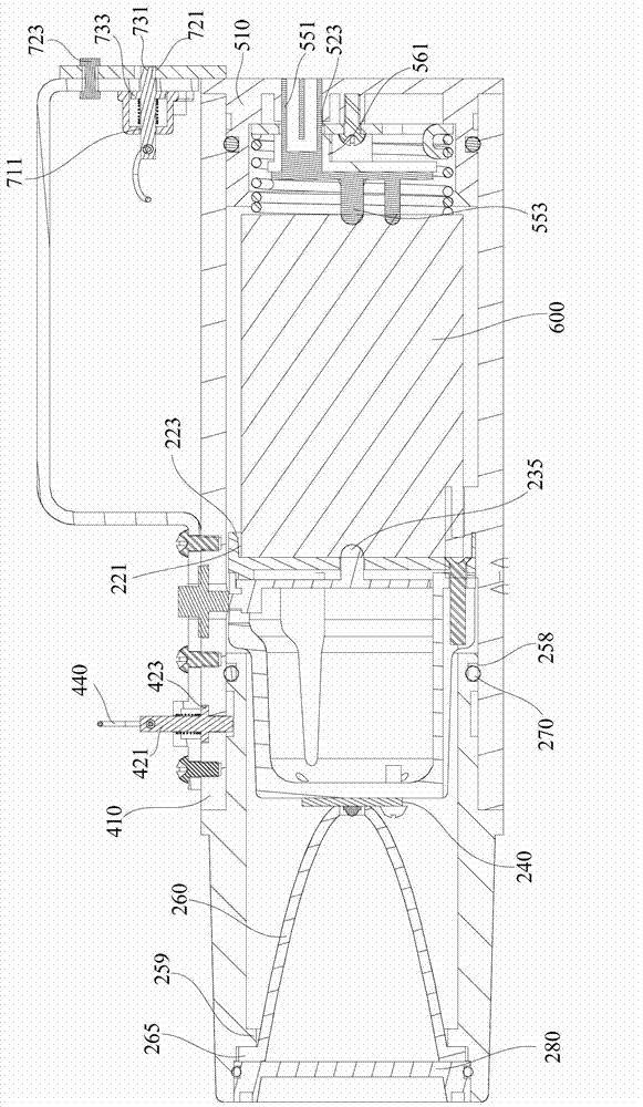 Flashlight and handle structure thereof