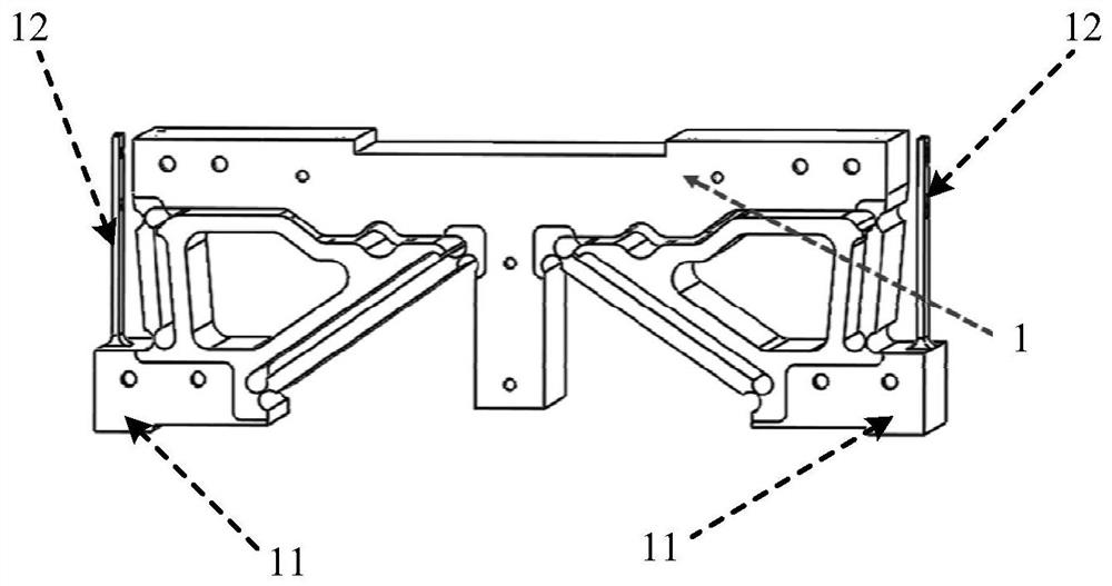 Dynamic bending adjusting device and dynamic stable micron focusing system