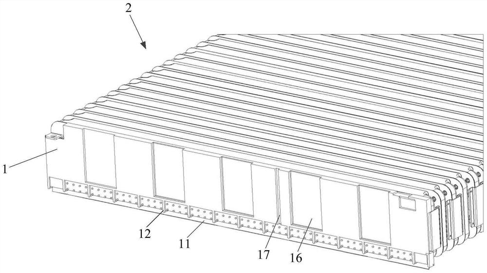 End insulating plate, battery device and assembling method of battery device