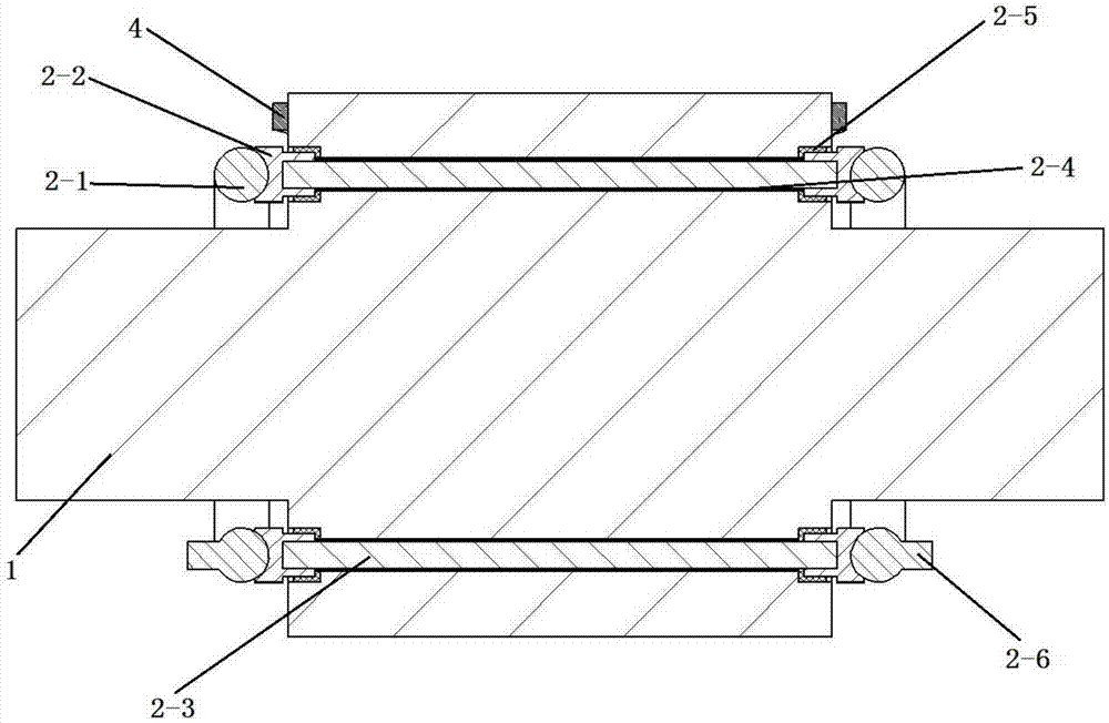 Device capable of improving online heating adaptability of roller