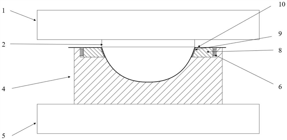 Crease-resistant device for stamping forming of large curved-surface thin-wall component