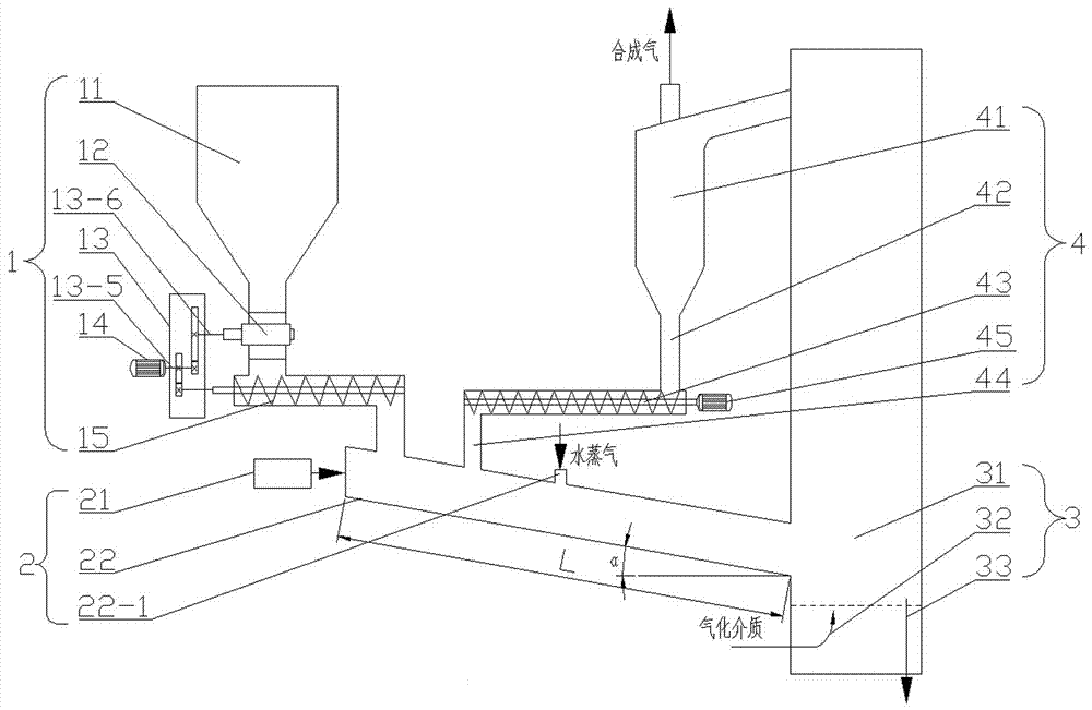 Two-stage low temperature gasification device based on low-order fuel autocatalysis, and two-stage low temperature gasification method based on low-order fuel autocatalysis