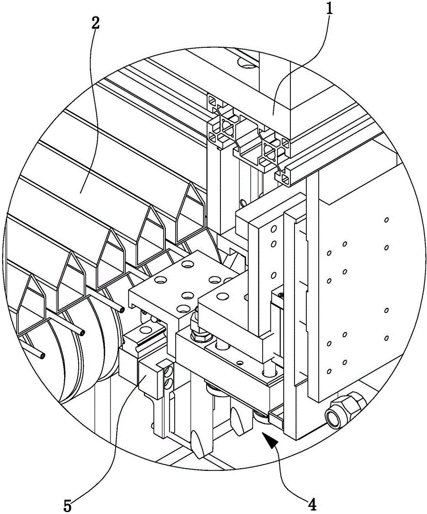 Feeding device of infusion apparatus assembling machine