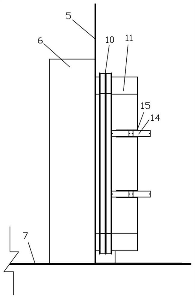 Rapid boarding and alighting system for vacuum pipeline maglev train