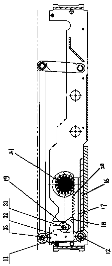 Follow-up hooks on tray lifting mechanism of shuttling car