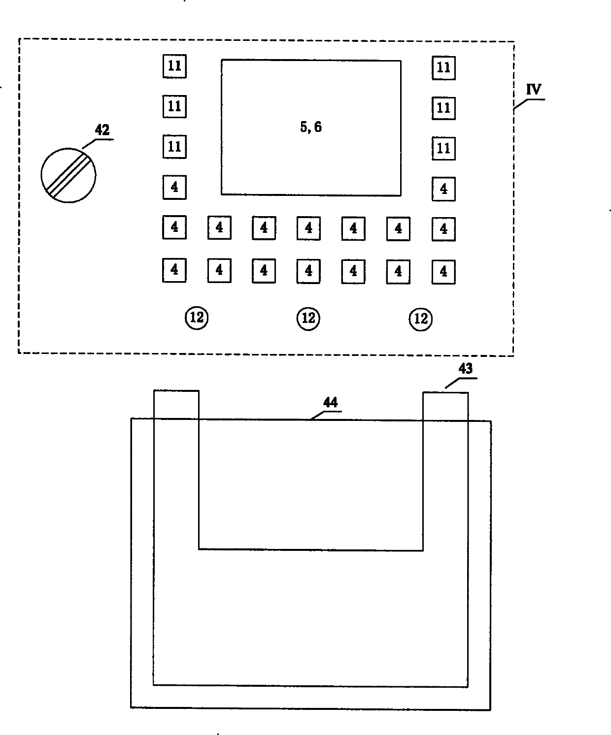 Temperature control device for full-automatic injecting blowing plastic hollow molding machine and temperature control method thereof