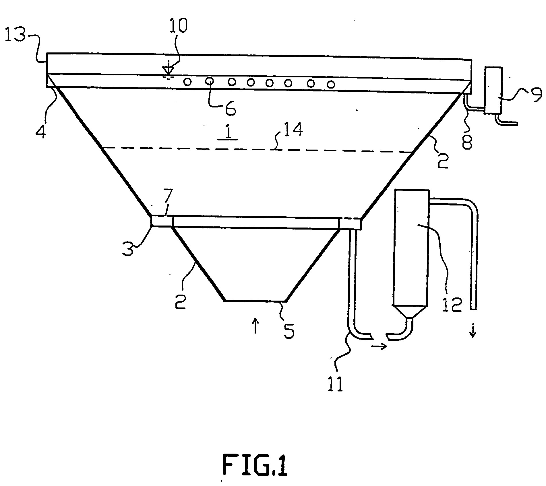 Method of separating suspension, in particular for waste water treatment, and an apparatus for performing the same