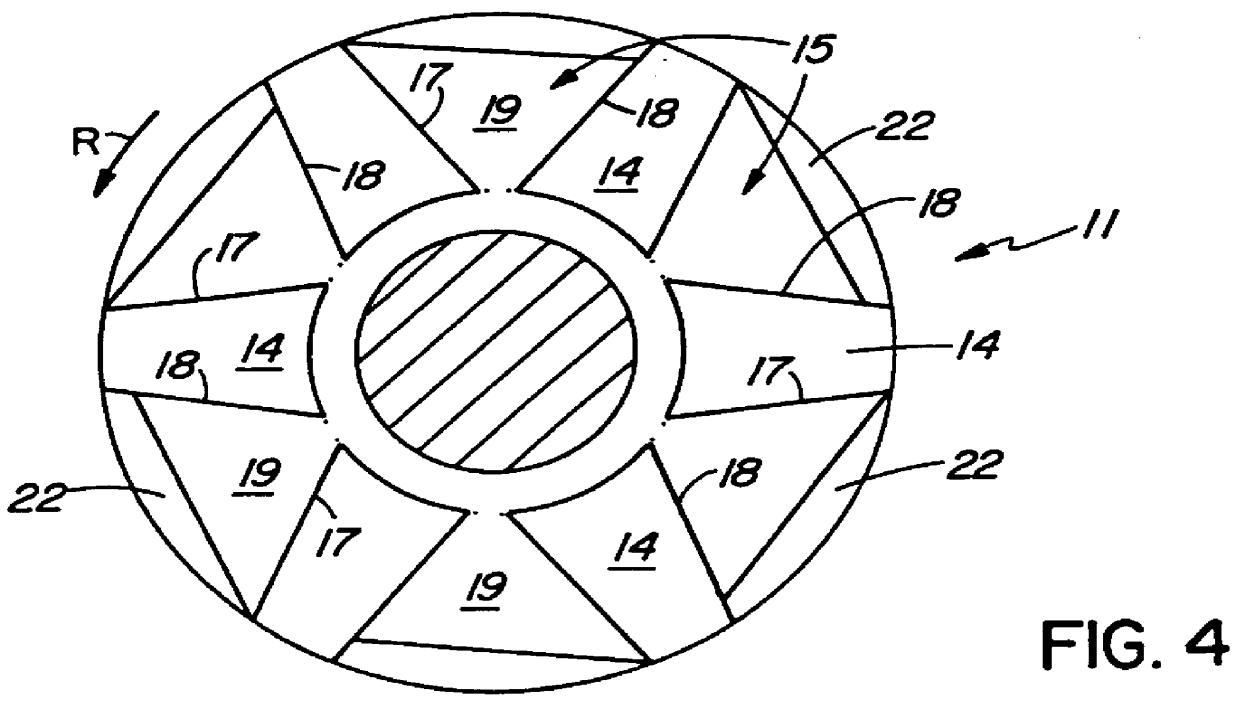 Self-countersinking screw with cutting receiving pockets