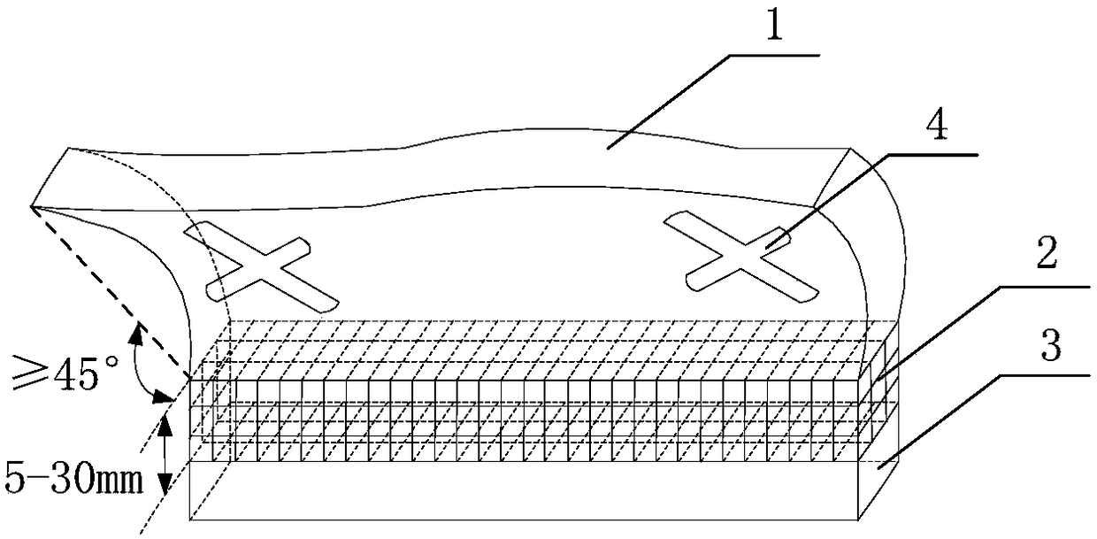 Auxiliary supporting structure capable of inhibiting thin-wall structure from deformation