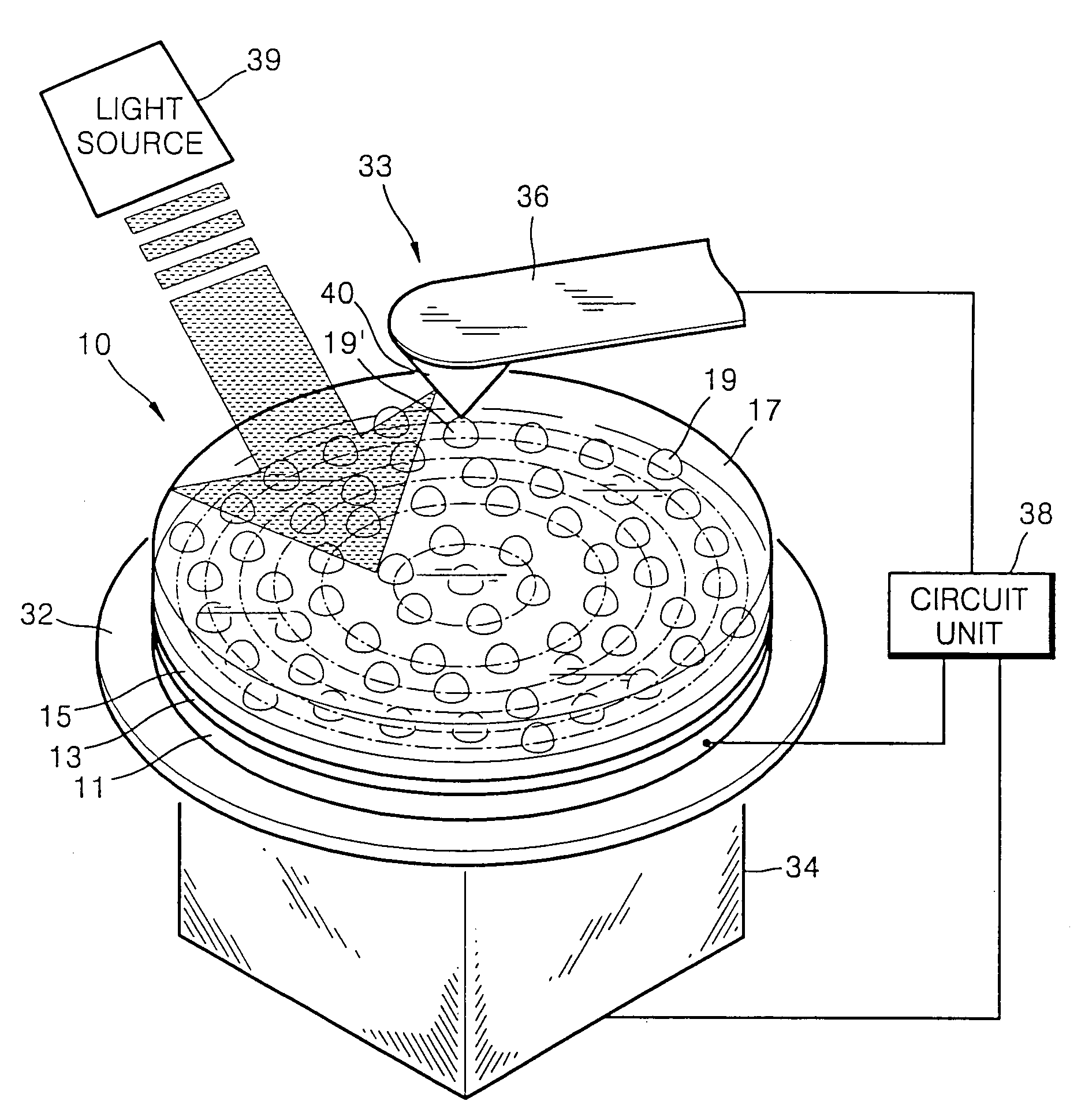 High-density data storage medium, method of manufacturing the data storage medium, data storage apparatus, and methods of writing data on, and reading and erasing data from the data storage medium by using the data storage apparatus