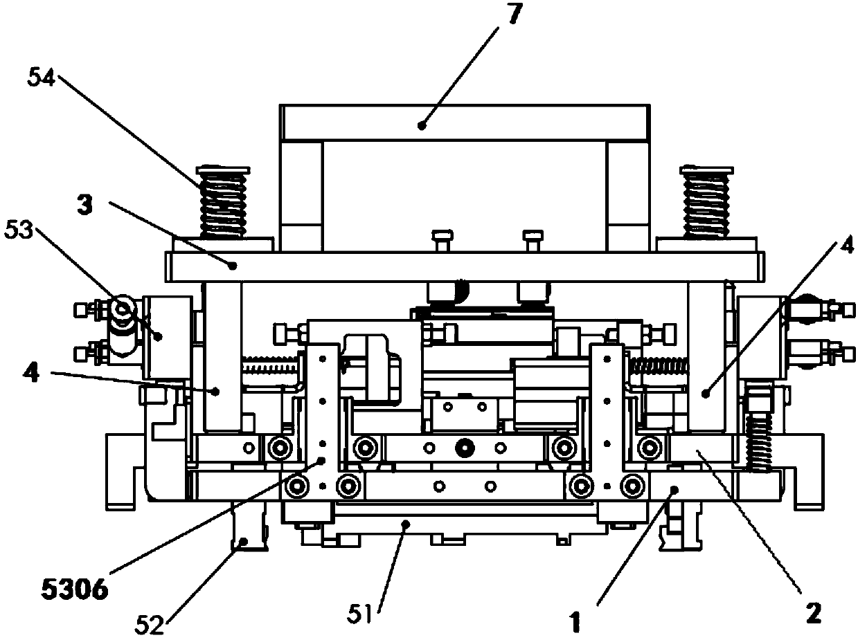 Transplanting and reclaiming device capable of internally supporting and externally clamping materials