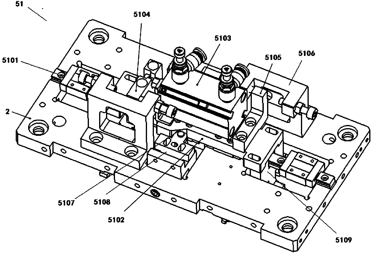 Transplanting and reclaiming device capable of internally supporting and externally clamping materials