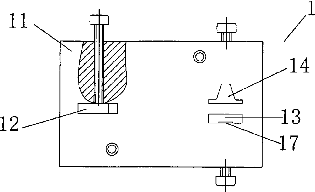 Method for manufacturing clipping nail and die for forming the same