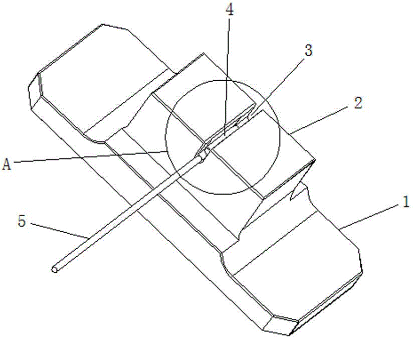 Device and machining method for automatically sleeving heat-shrinkable sleeve