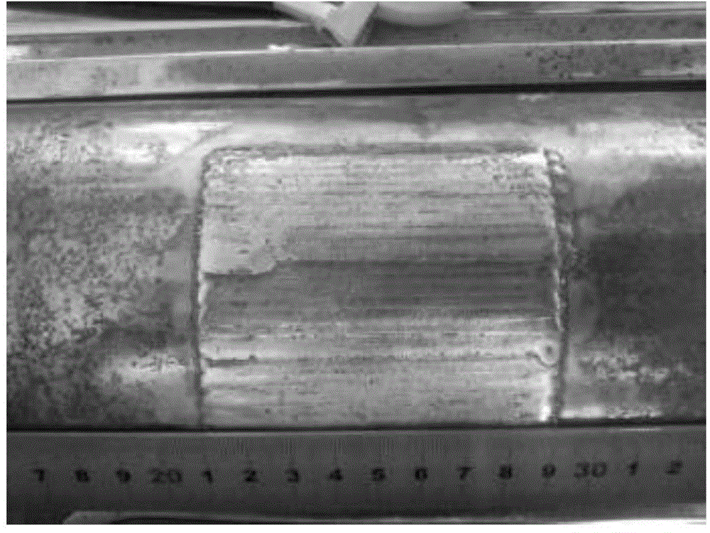 Method for restoring cold roll through preparing gradient coating via laser cladding