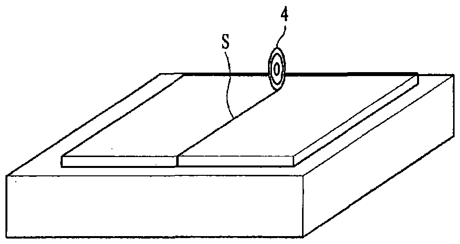 Rolling fracture device for brittle material substrates