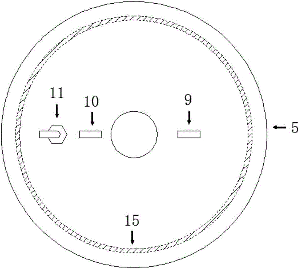 Solid-liquid separation vacuum suction filtration device and suction filtration method using same