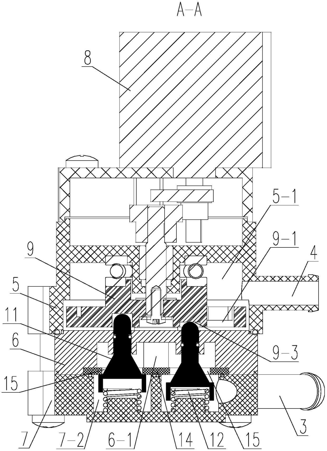 High-efficiency and low-noise rotary valve and oxygen generator thereof