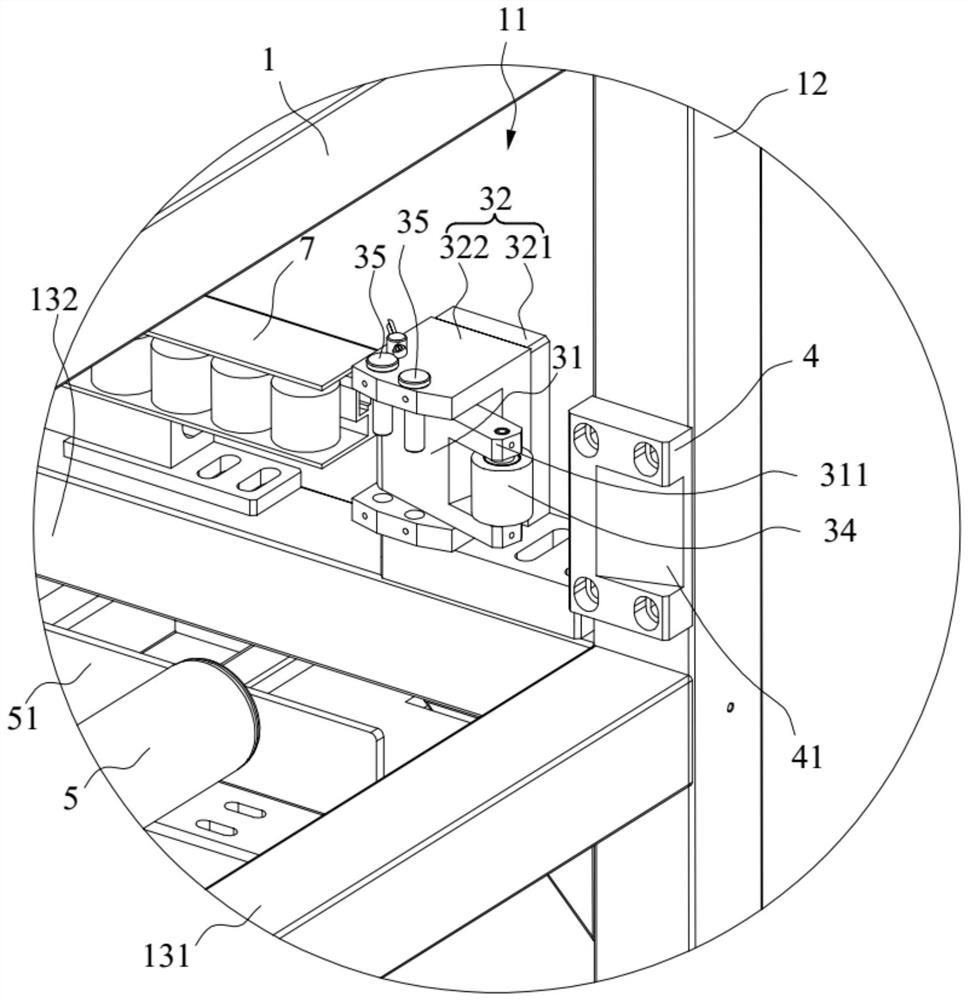 Battery storage device and battery charging and swapping station