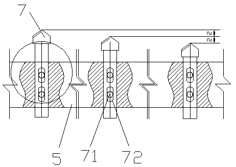 Stepped multi-cutter continuous boring device and machining method for lathe