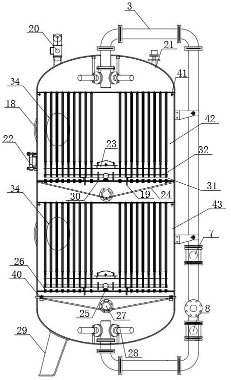 Automatic backwashing and filtering device and method of low-temperature multi-effect distillation seawater desalination system