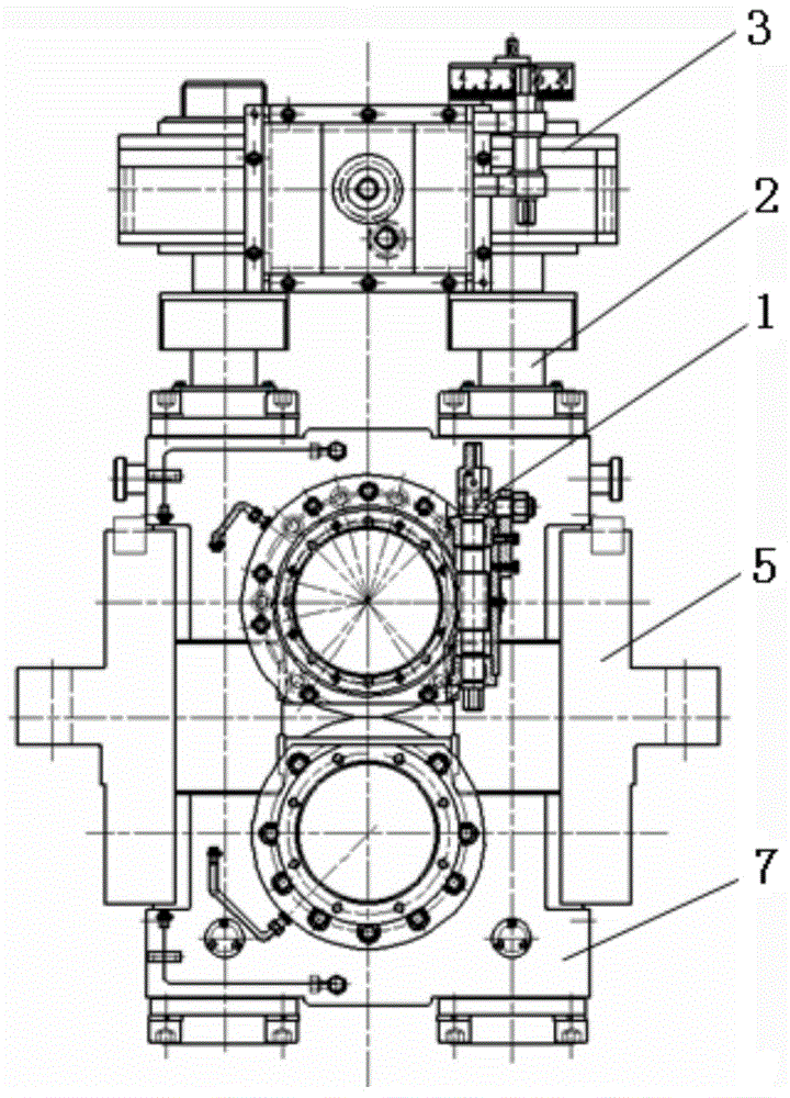 Reducing sizing mill with short roller body, four upright posts and no house for bars