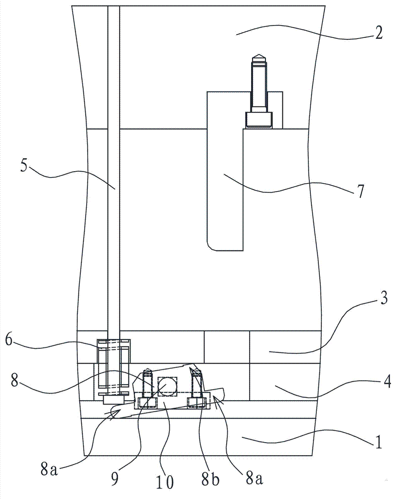 Mold capable of realizing delayed ejection and accelerated ejection simultaneously