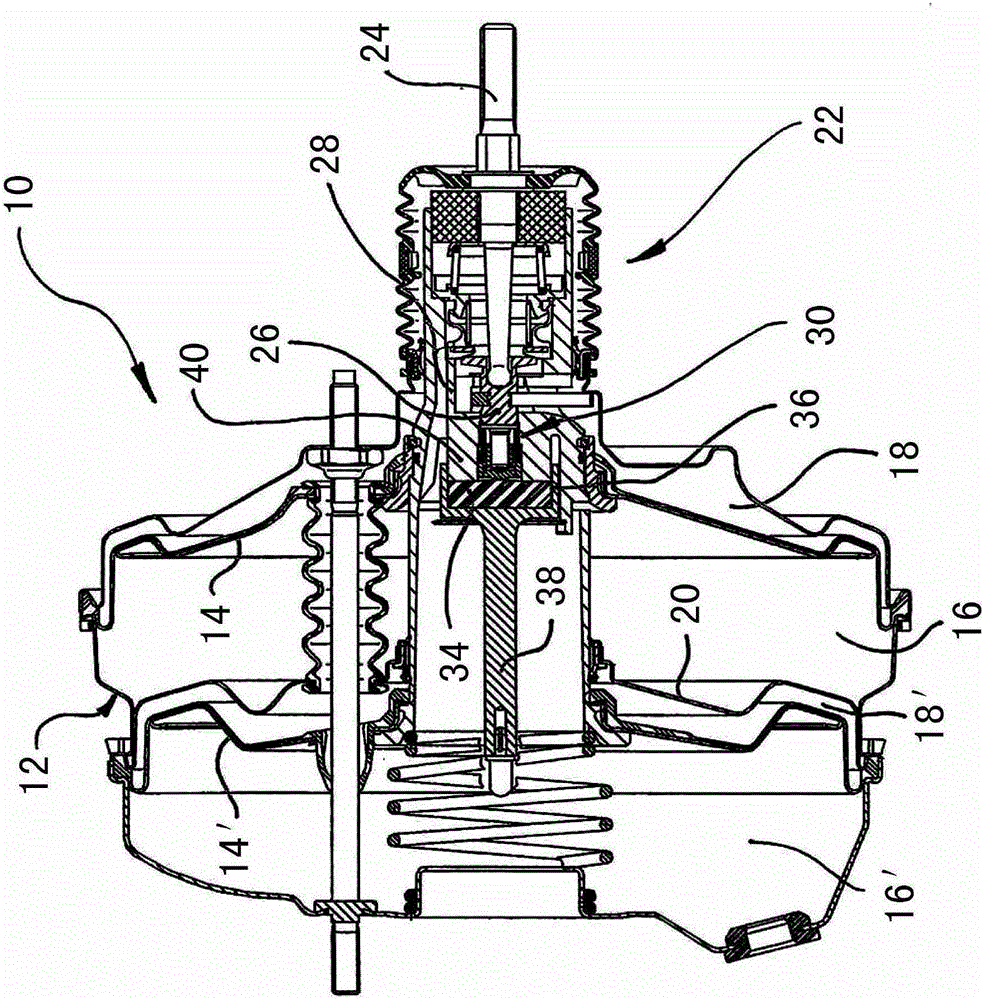 Pneumatic brake booster with variable force ratio and improved transfer performance