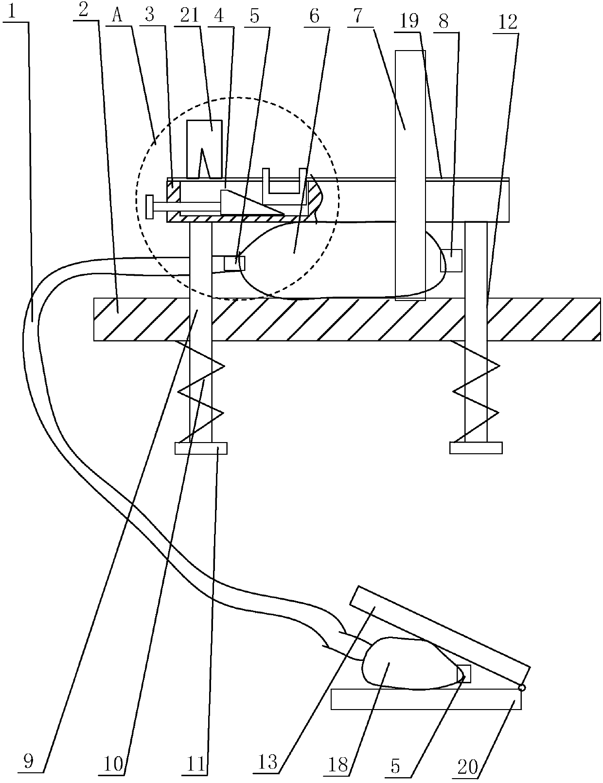 Fixing device capable of precisely feeding catheter during surgery and working method thereof