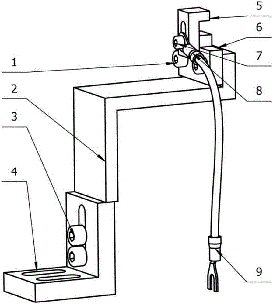 Antipole detecting device used on aluminum electrolytic capacitor bushing machine