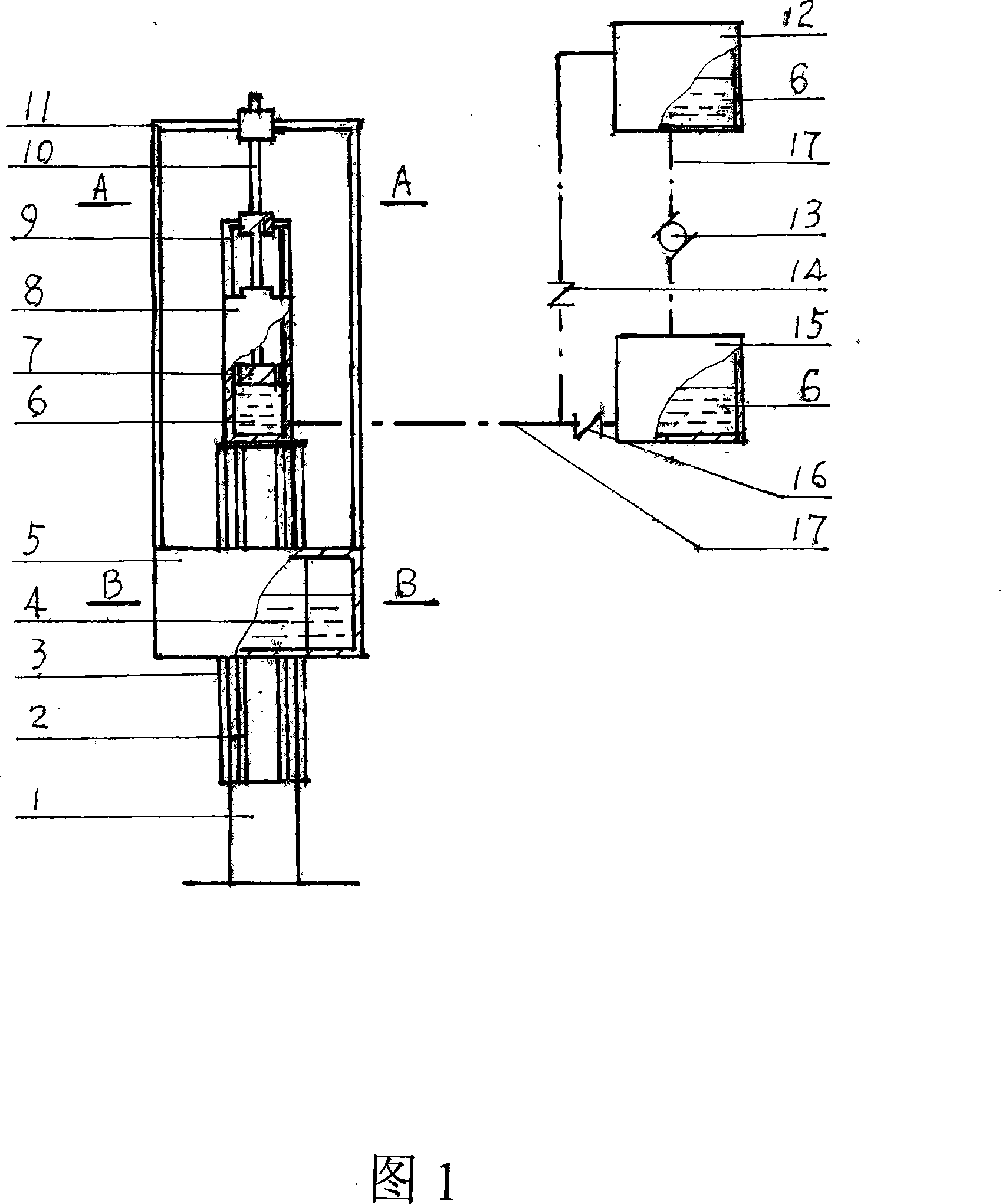 To-and-fro water pump type voltage transformation tidal power generating device