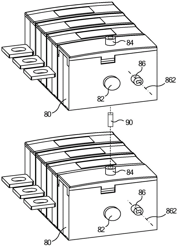 Linkage mechanism of switching device group and switching device group thereof