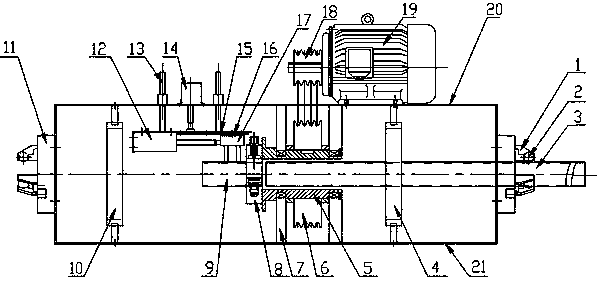 Magnetic flux leakage detecting device for steel pipe and detection method thereof