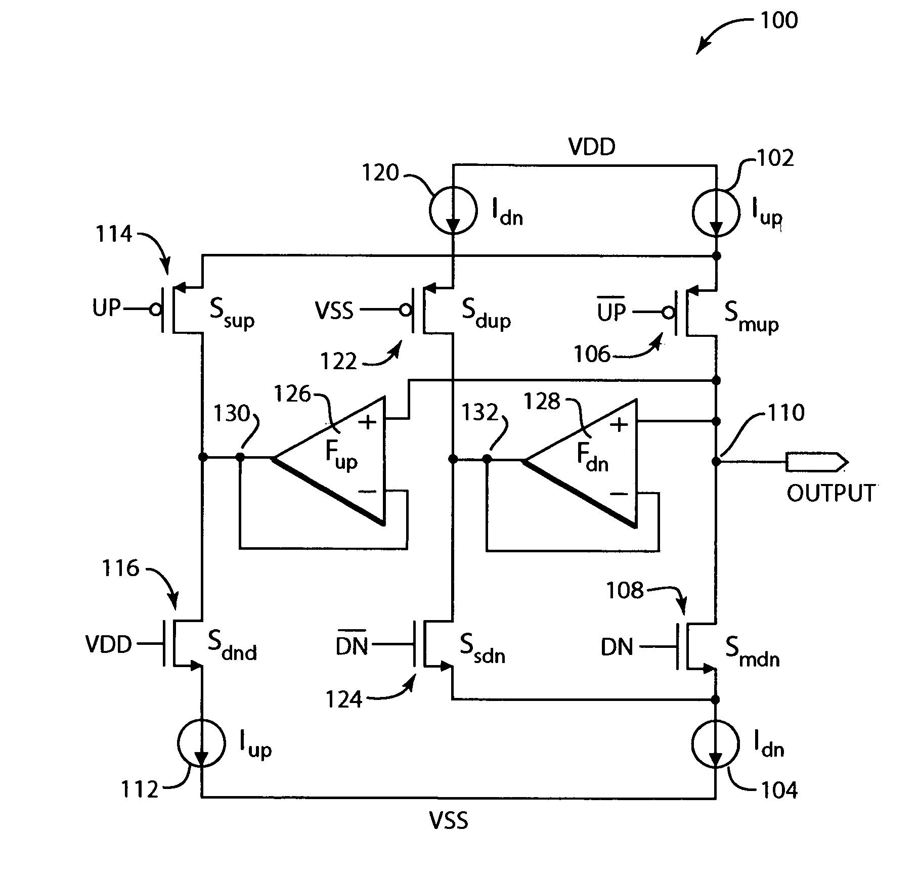 Current steering charge pump having three parallel current paths preventing the current sources and sinks to turn off and on