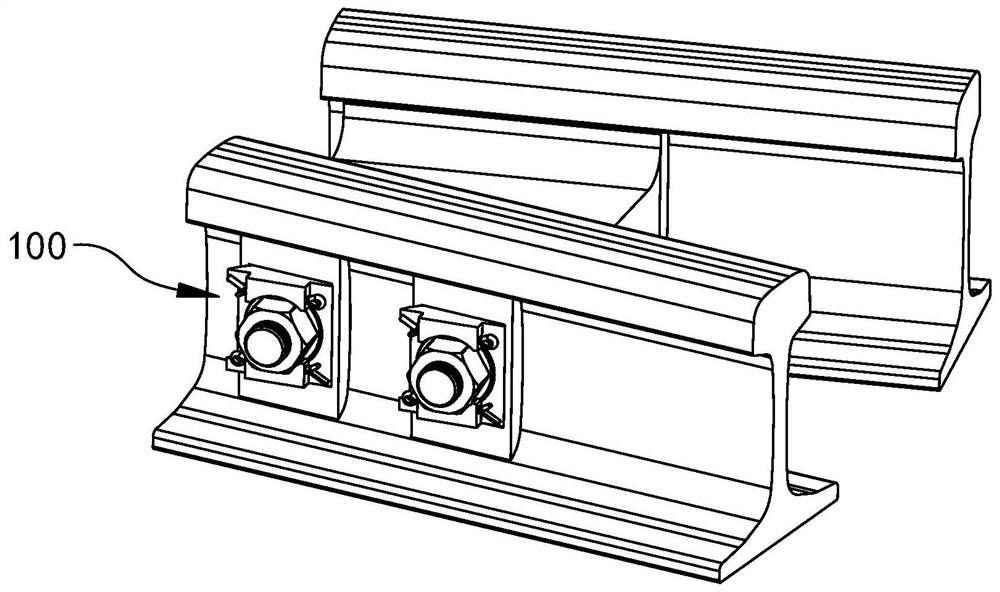 Anti-loose combined gasket and self-adaptive locking structure for rail