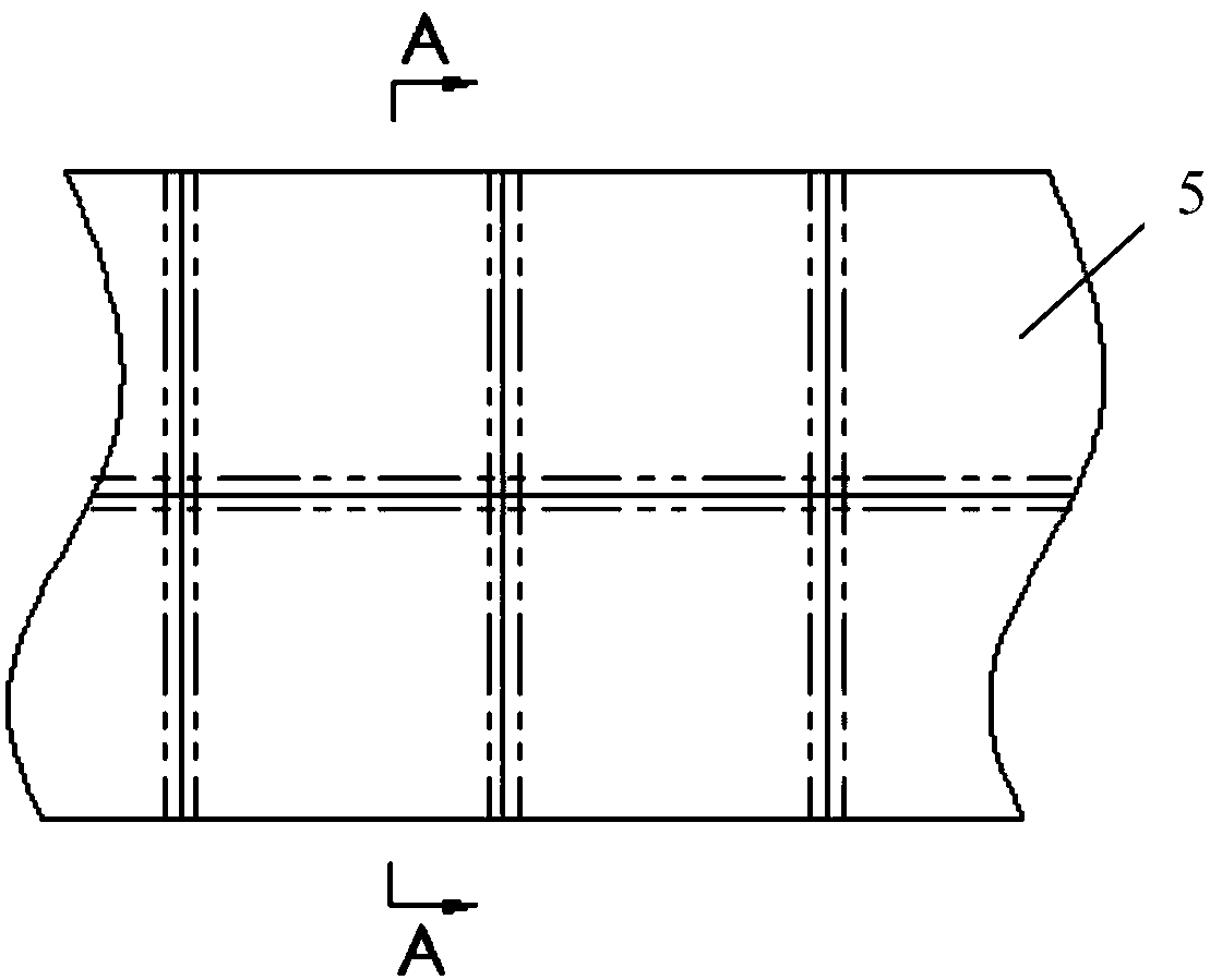 A transportation protection device for a large spacecraft