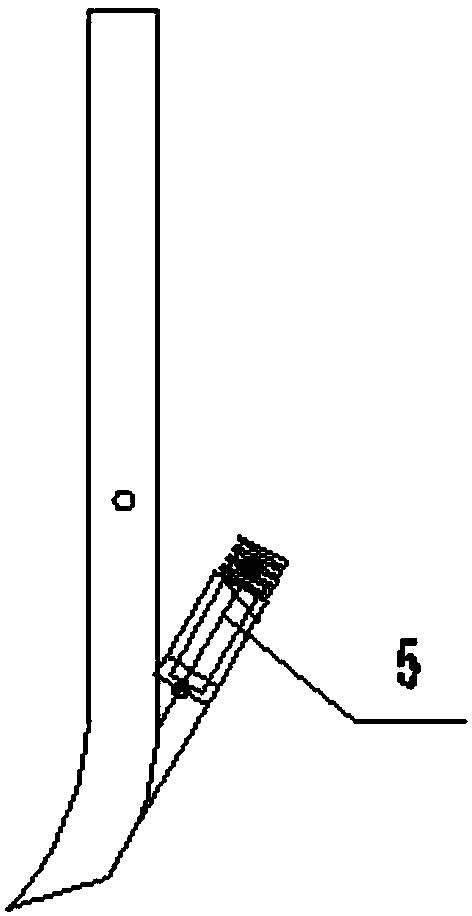 Forced blockage-removing mechanism suitable for furrow opener of rice stubble field