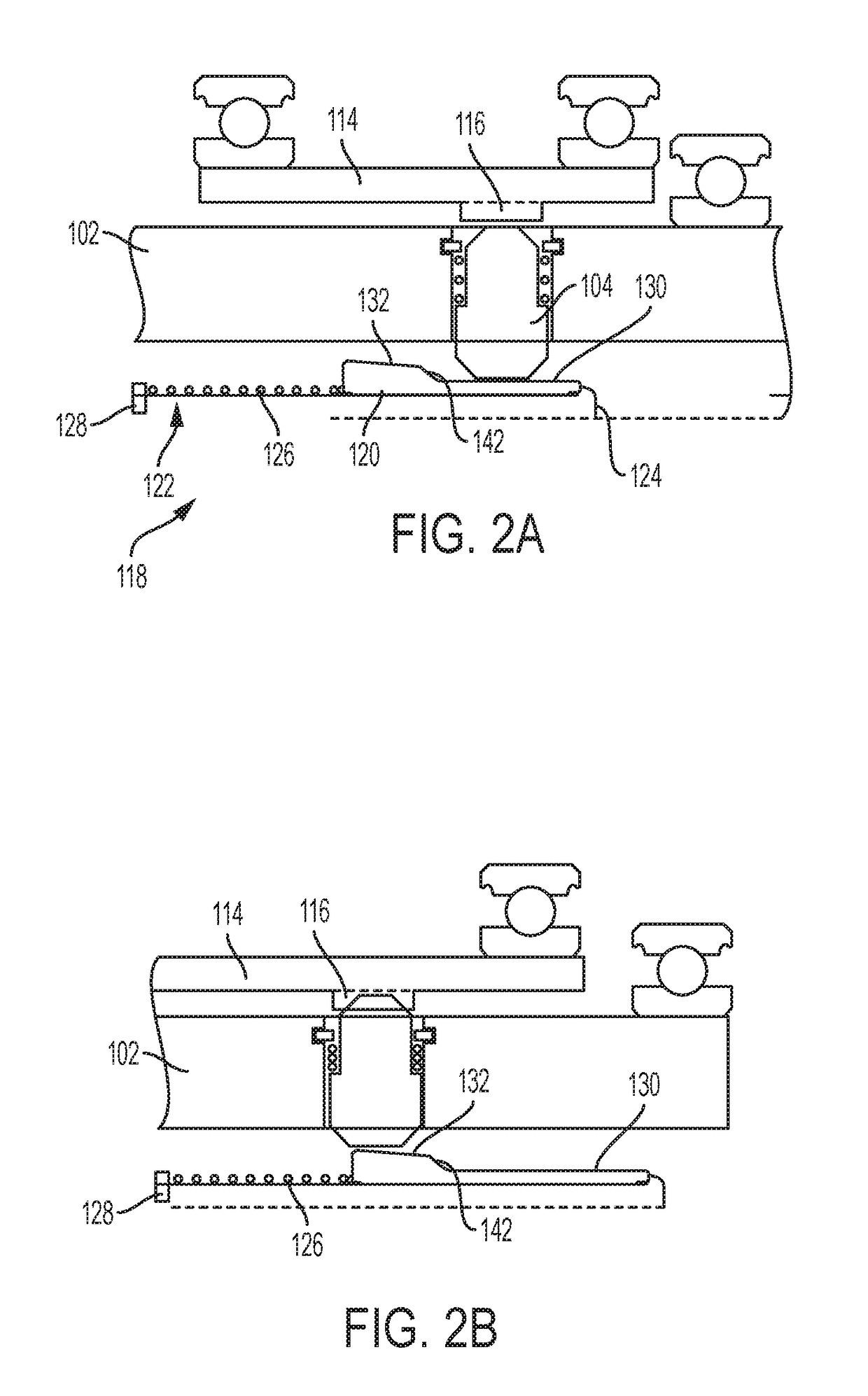 Radially applied dog clutch with bi-directional ratcheting for a vehicle transmission