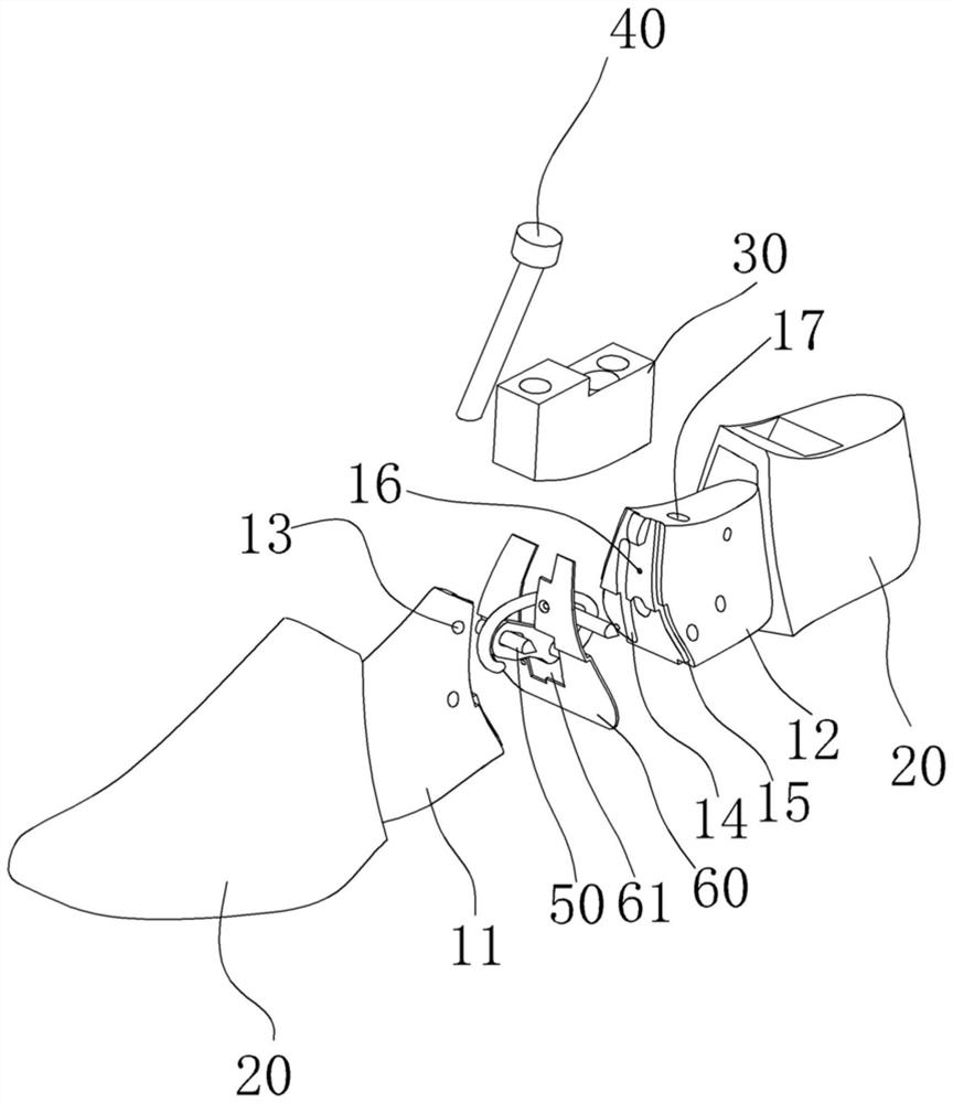 Two-section type composite shoe tree and preparation method thereof