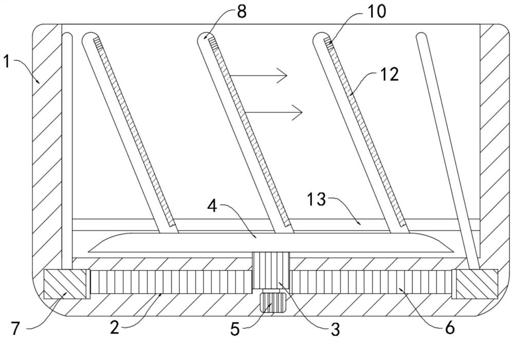 Incubator capable of automatically removing condensed water