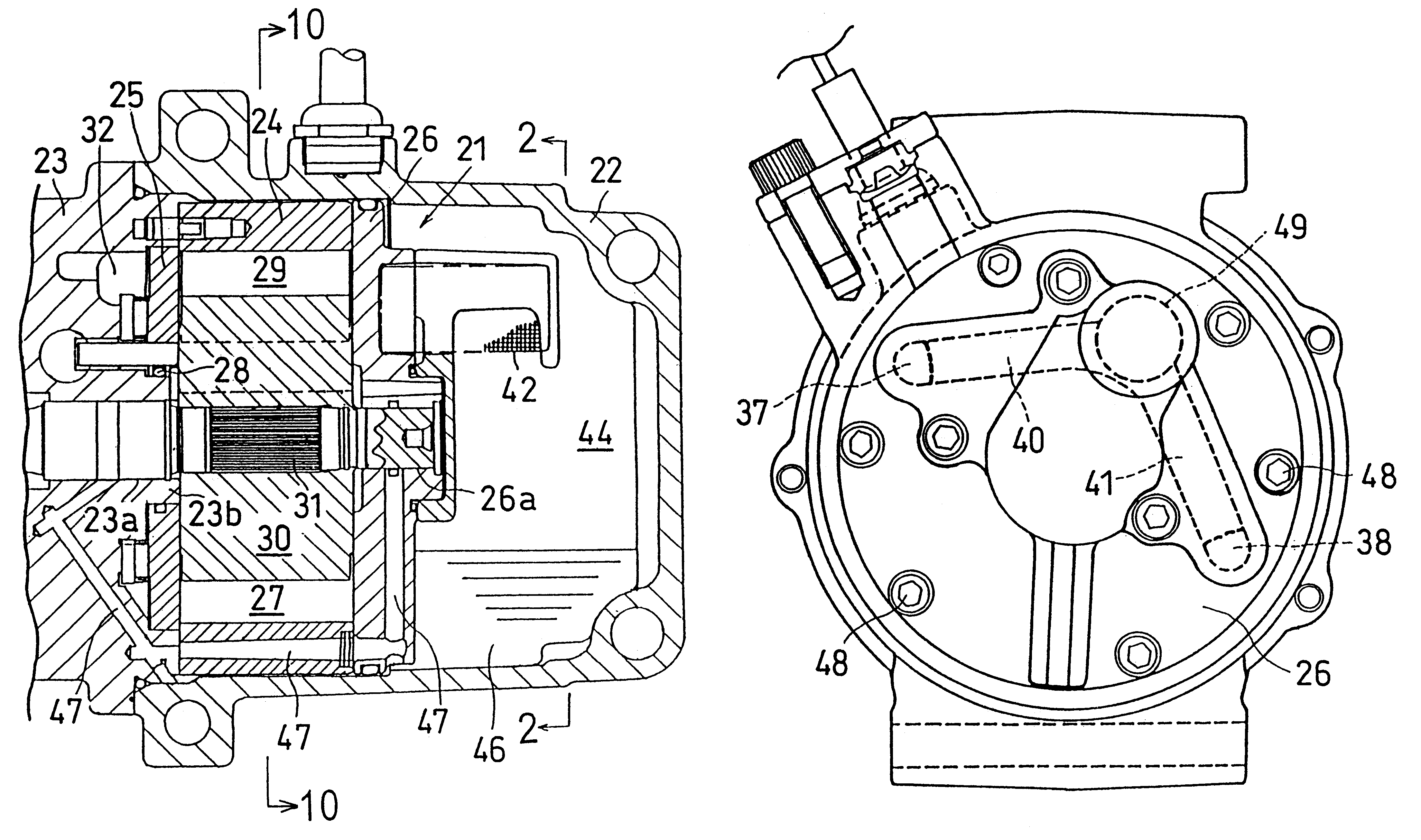 Vane gas compressor having two discharge passages with the same length