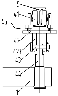 Car body horizontal conveying mechanism for uphill and downhill