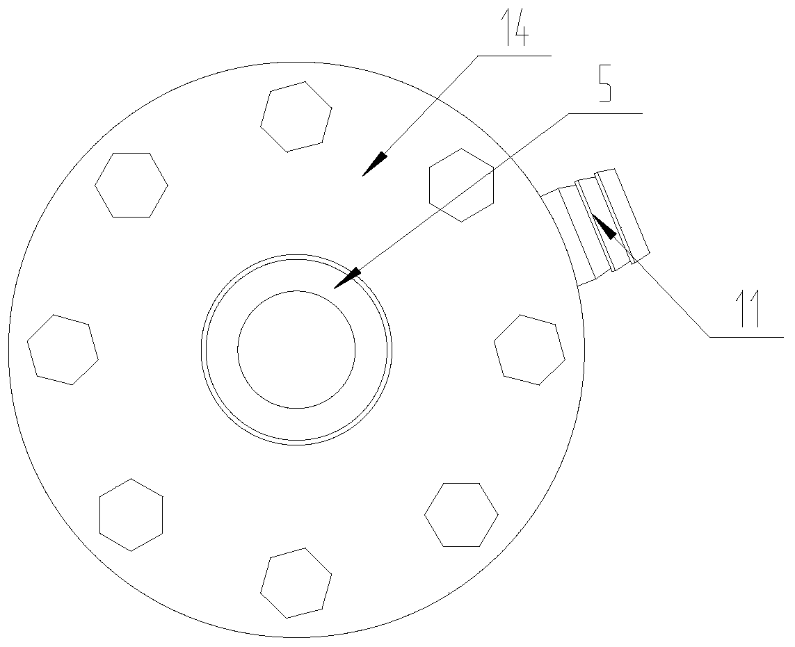 Oil pipe online cleaning and flaw detection device