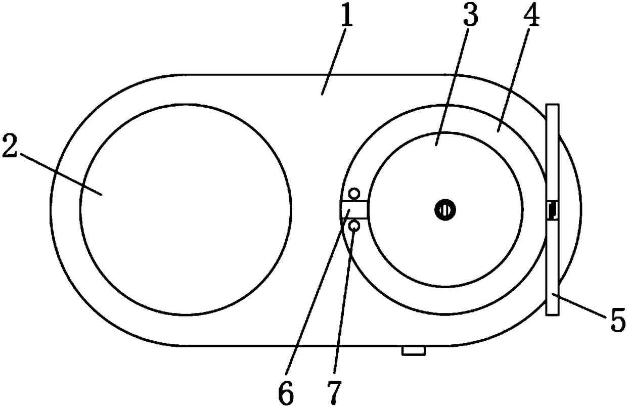 An automatic spin-drying drum and a matching mop