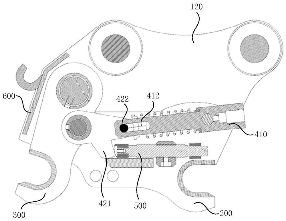 Connecting device and excavator